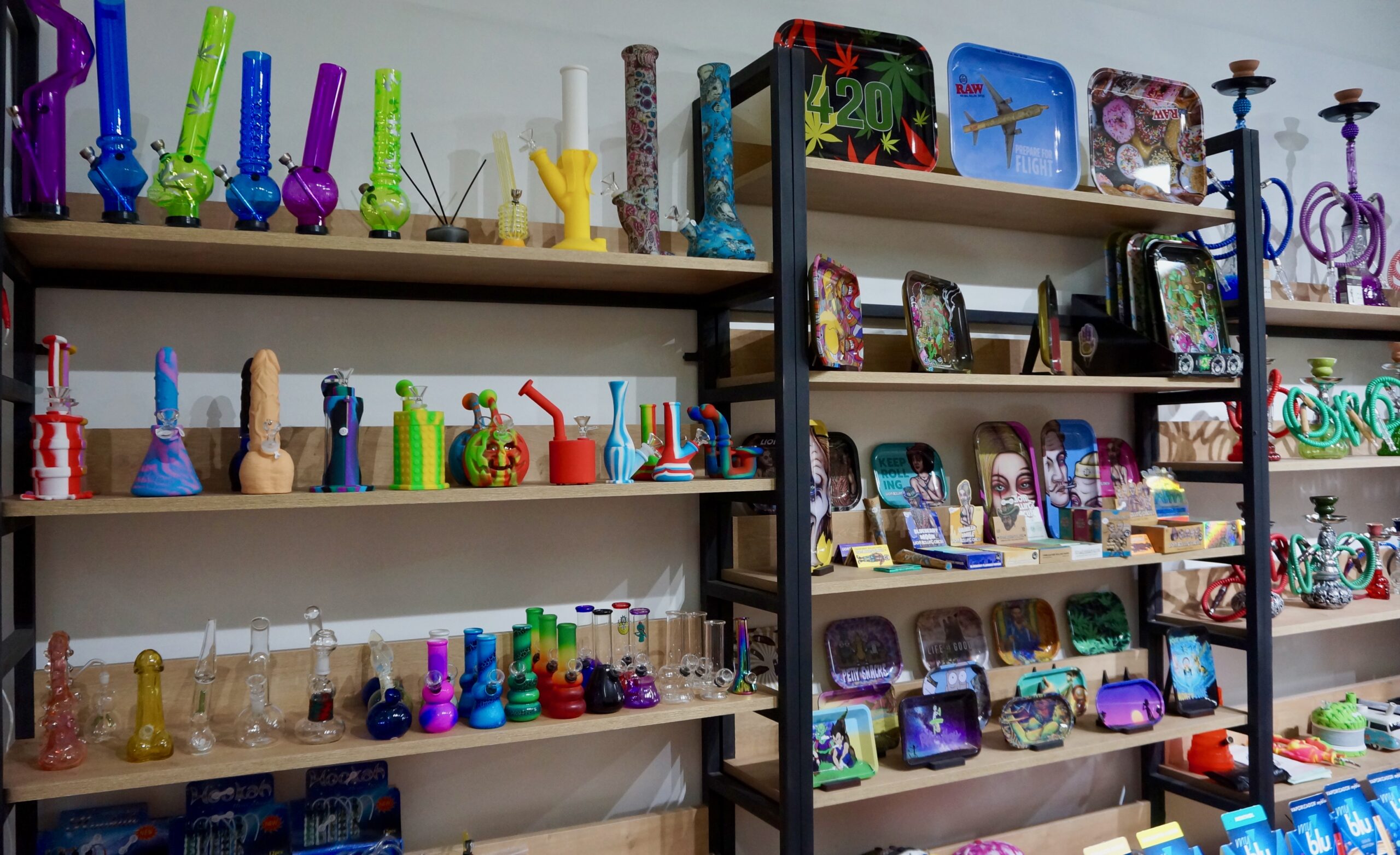 Monkey World Smoke Shop